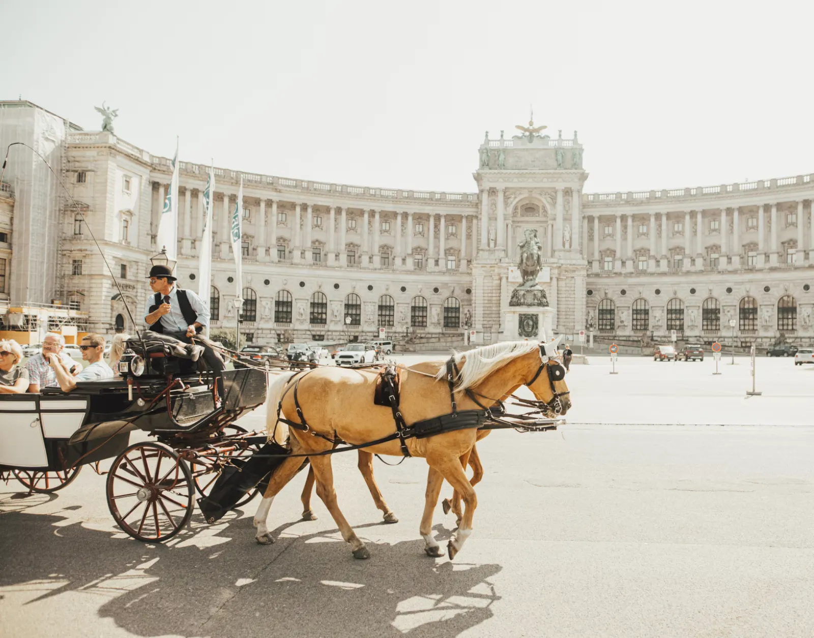 Fiaker vor der Hofburg in Wien